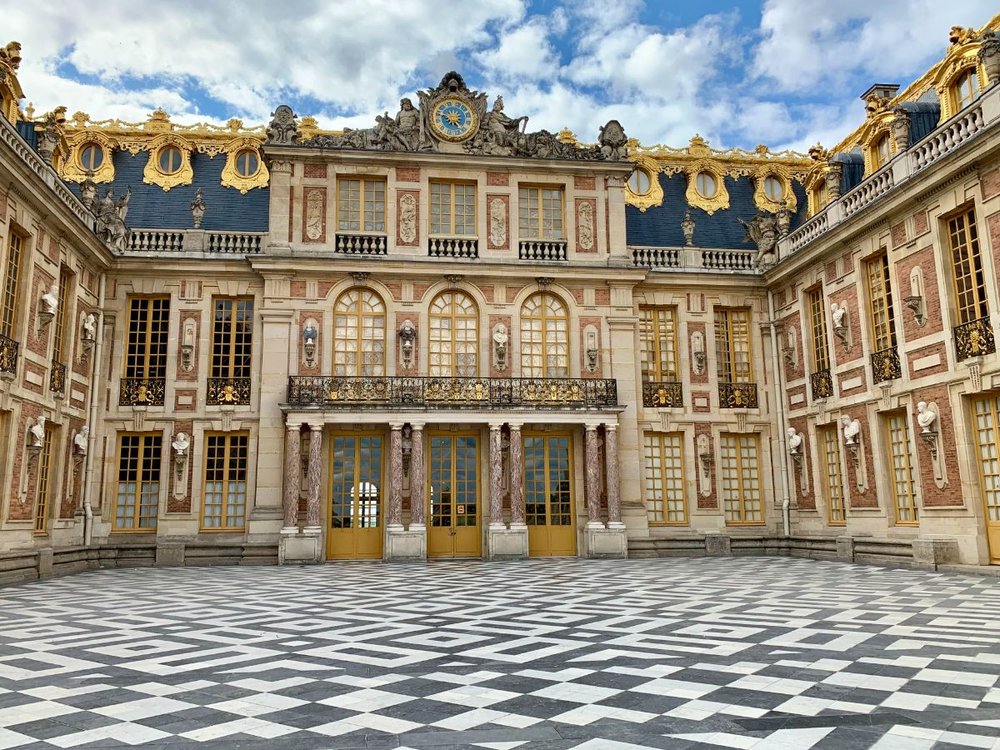 ヴェルサイユ宮殿　時計の前正面（無人）