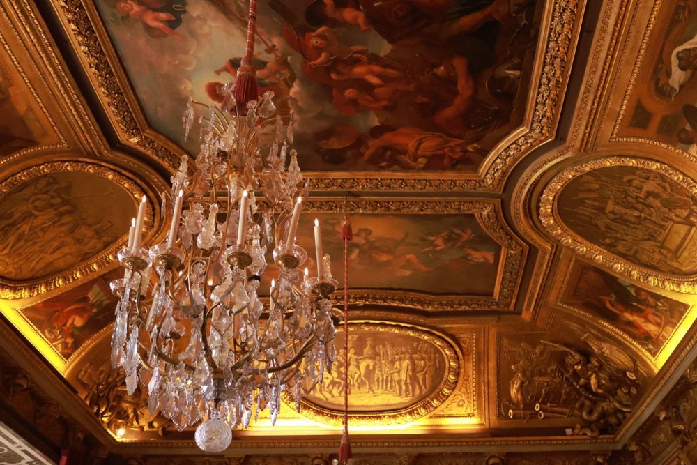 ヴェルサイユ宮殿　マルスの間（天井画とシャンデリア）