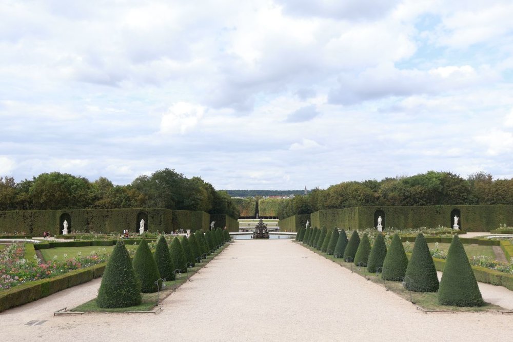 ヴェルサイユ宮殿　庭園通路