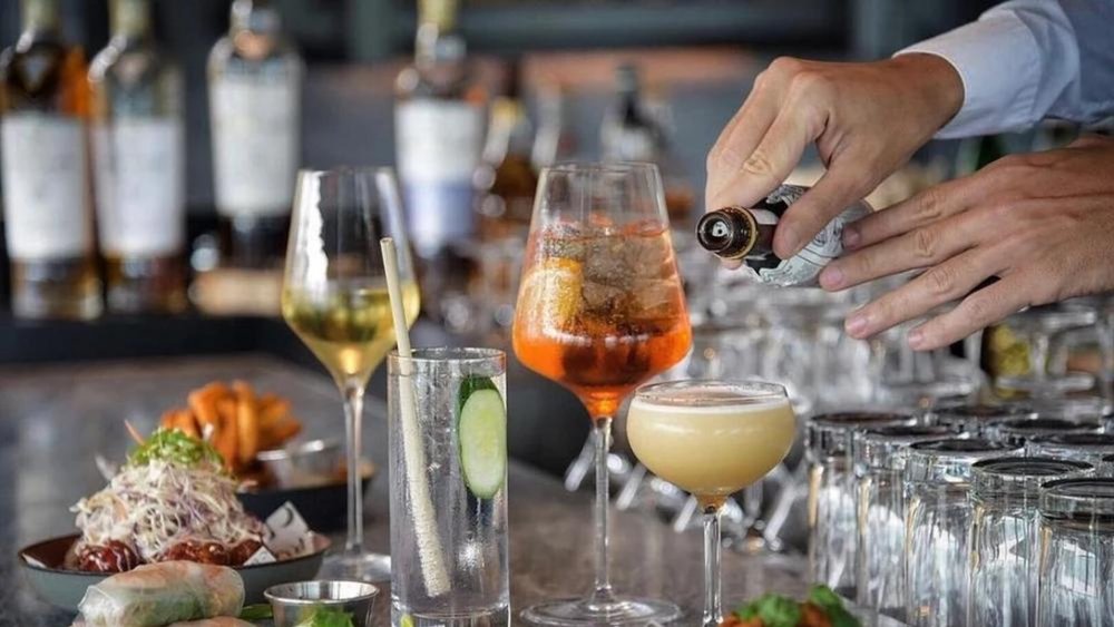 Sip on the freshest drinks made by the experienced bartender. Image credit to Cruise Restaurant & Bar on Facebook