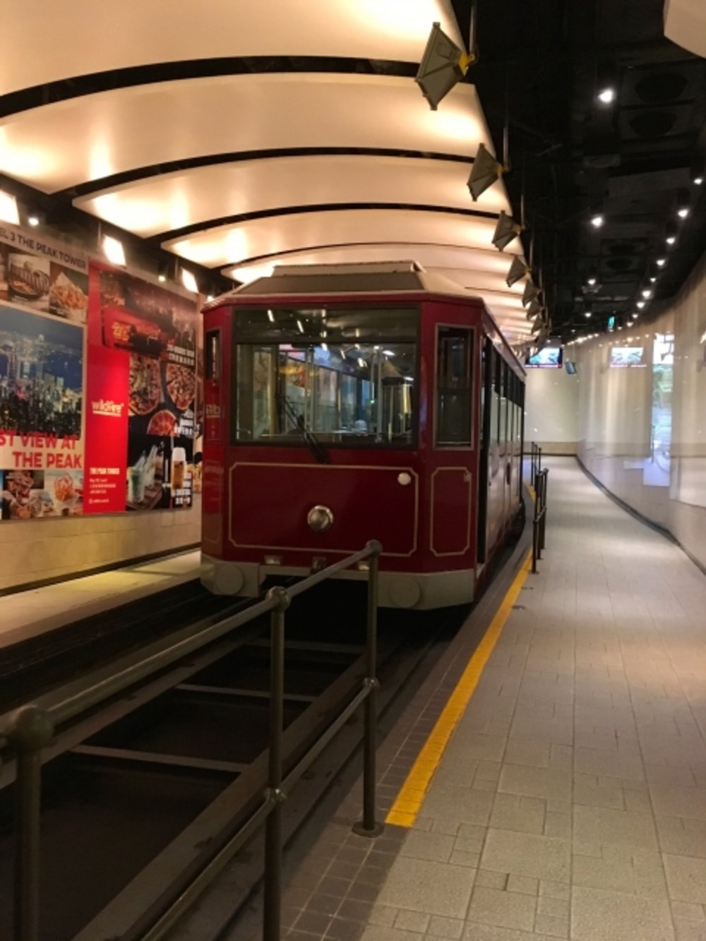 HK ビクトリアピーク ピークトラム「Garden Road (花園道)駅」