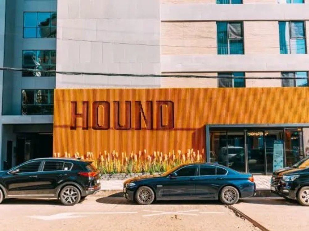 Hound Hotel Facade