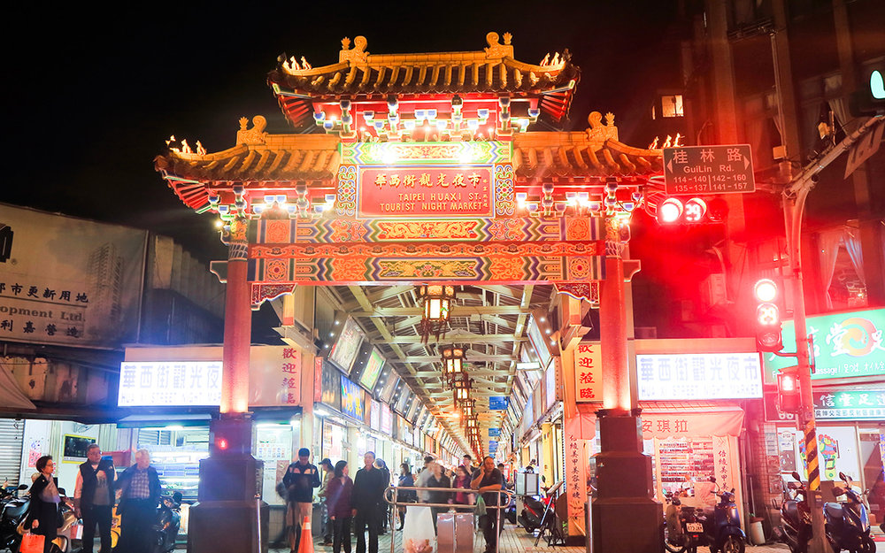 Chợ Đêm Huaxi Với Nhiều Món Ăn Độc Lạ Ở Đài Bắc