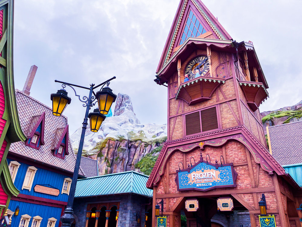 world of frozen rollercoaster