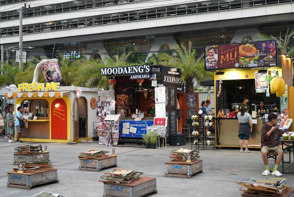 Stalls lined up at Jodd Fairs night market