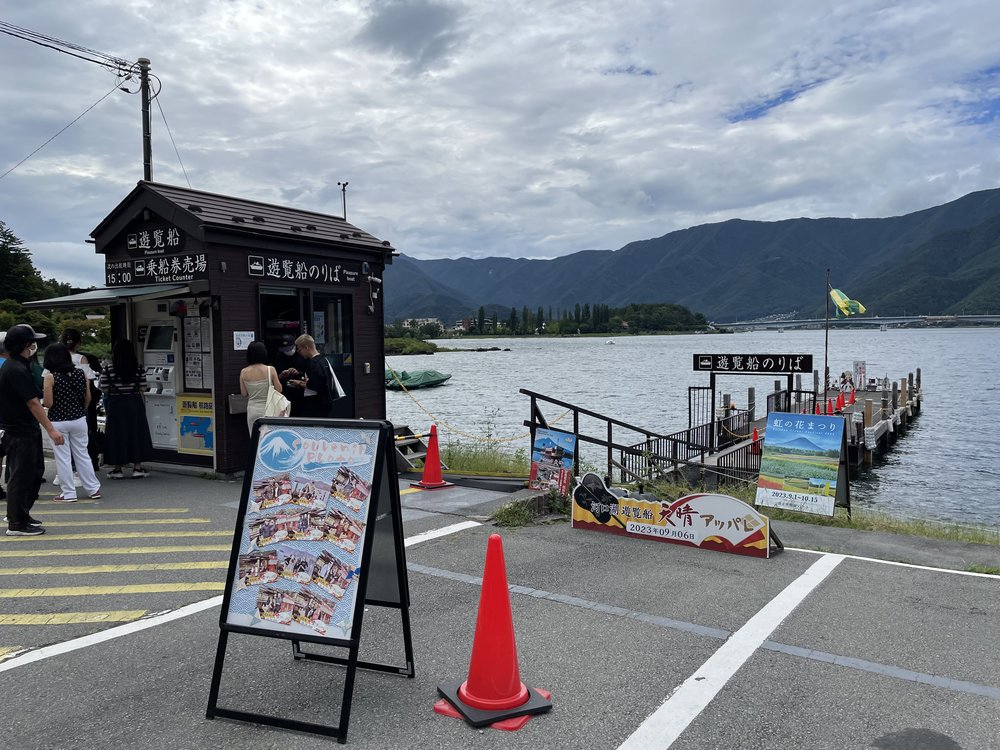 dock in lake kawaguchiko