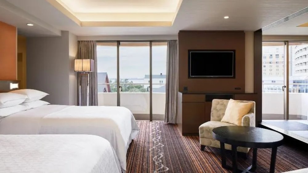 Sheraton Grande has comfortable beds to help your buggered self relax after a long day!  Credits: Klook