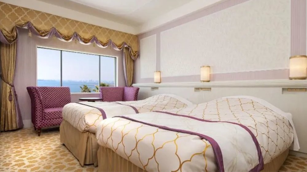 Dainty and comfy, this official hotel of Tokyo Disney Resort is a great accommodation choice!  Credits: Klook