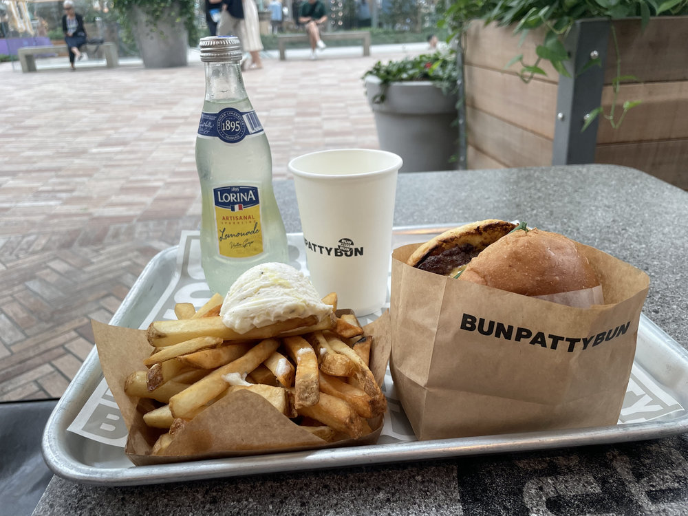 韓国　BUN PATTY BUN（グルメバーガーのお店）