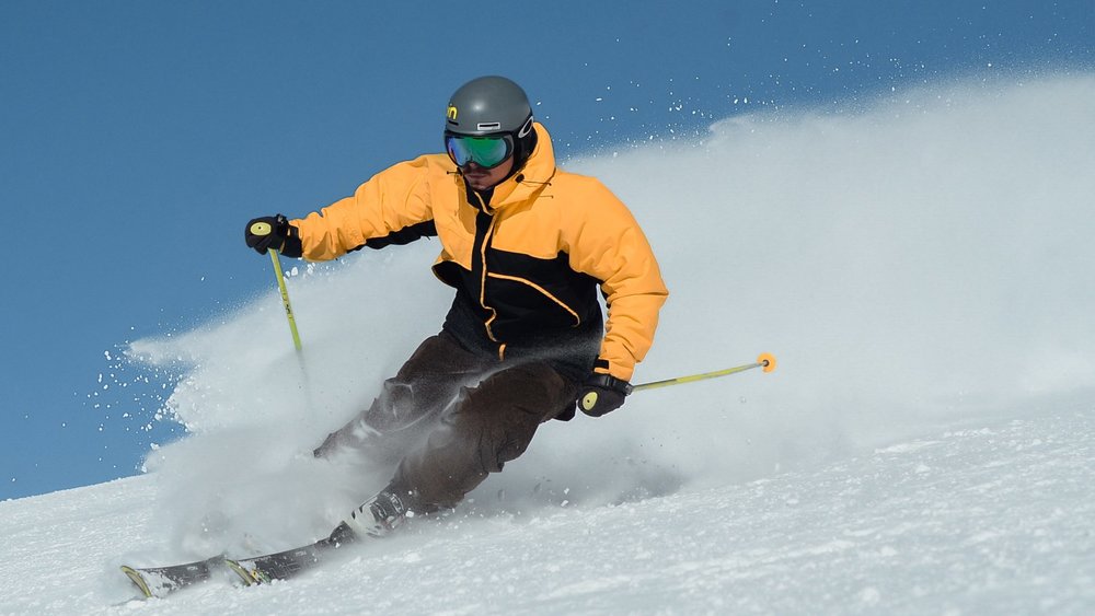 Pack your gear and get set for the ride of your life! Yuzawa's slopes are waiting for you! Credits: Mati Mango on Pexels