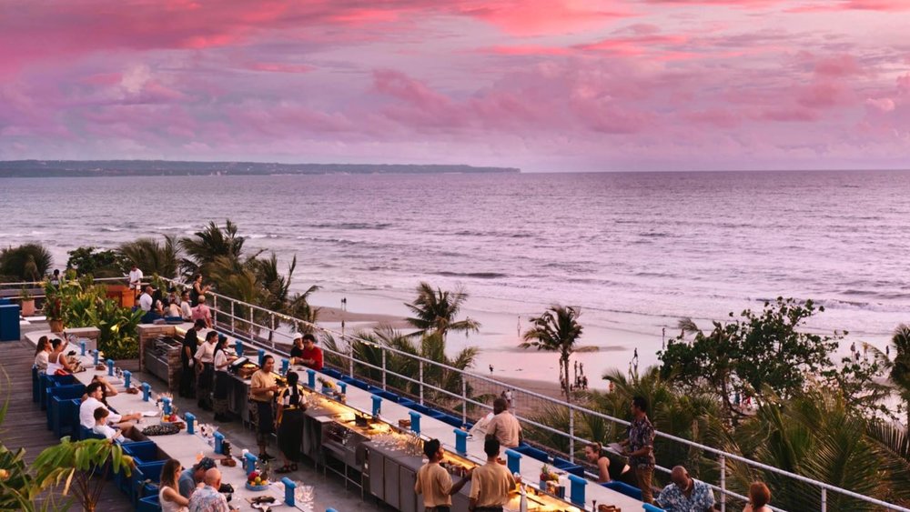 Be in awe at the spectacular views of the sunset sky. Credits to @potatoheadbali on Instagram