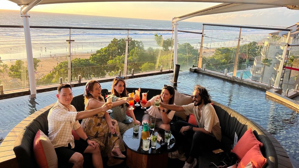 Toast to good times with even greater company at Double-Six Rooftop Sunset Bar. Credits to @willykun on Instagram