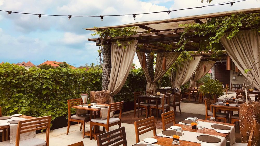 Have an intimate evening under the Ubud Sky with your loved one. Credits to @copperubud on Instagram