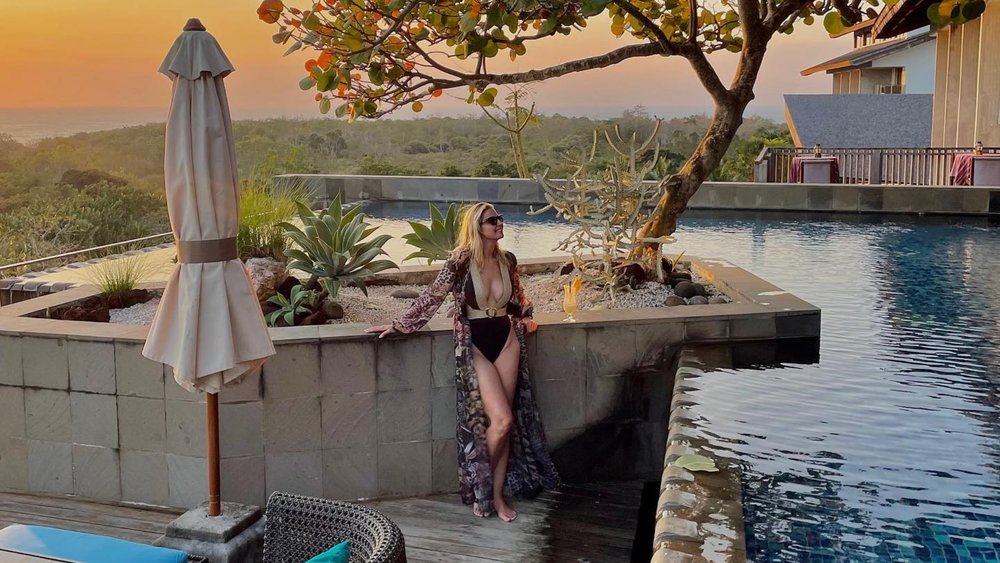 It's easy, breezy, and beautiful during golden hour at UNIQUE Rooftop Bar. Credits to @magdaziuta on Instagram