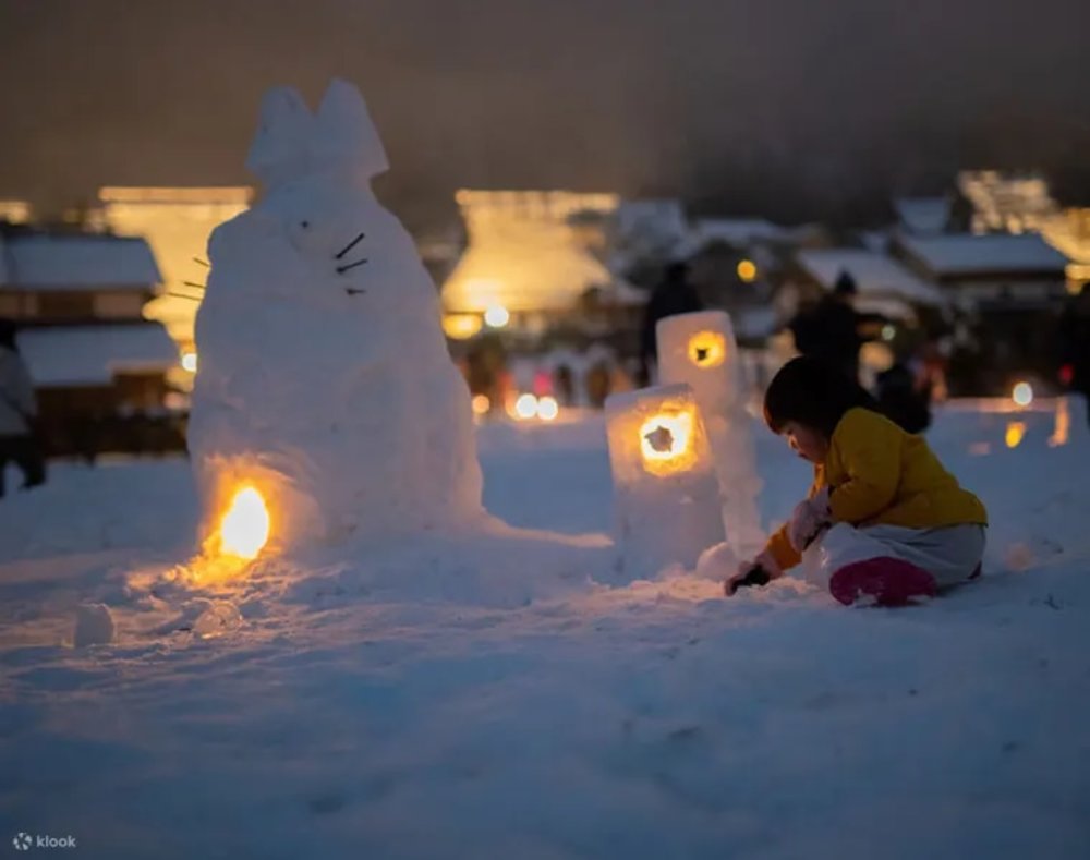 Snow lanterns