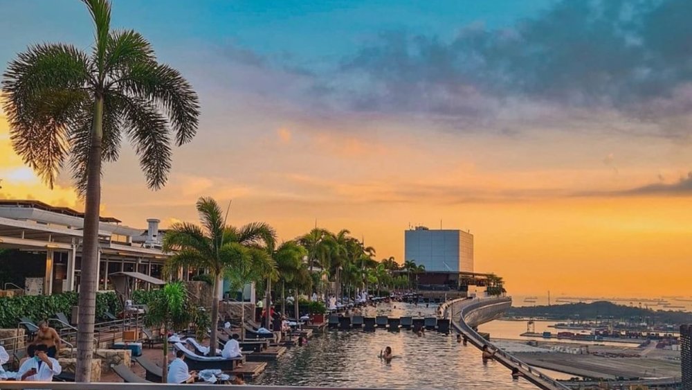 Never miss stunning sunset views when you visit CE LA VI Singapore. Credits to @celavisingapore on Instagram.