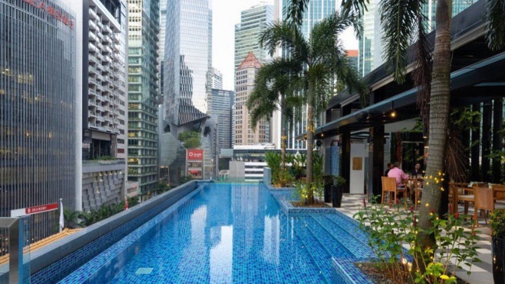 Prepare for an unforgettable night surrounded by skyscrapers at 1927 Rooftop Bar. Credits to @hoteltelegraphsg on Instagram.