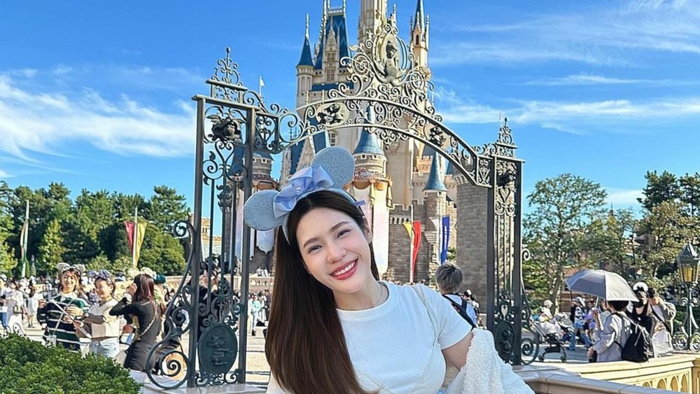What better way to start your day than with a trip to Tokyo Disneyland? Credits to @meawieem on Instagram