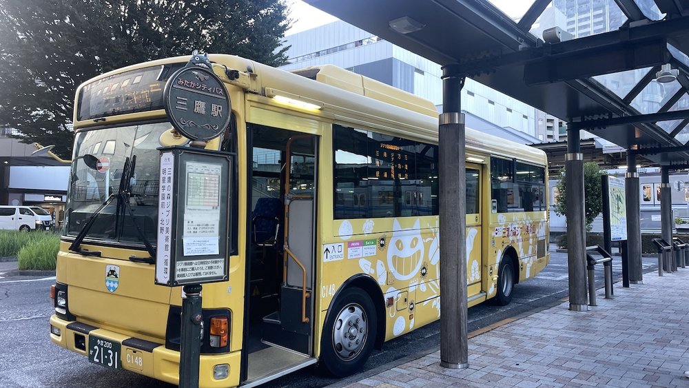 東京三鷹之森吉卜力美術館接駁車站牌
