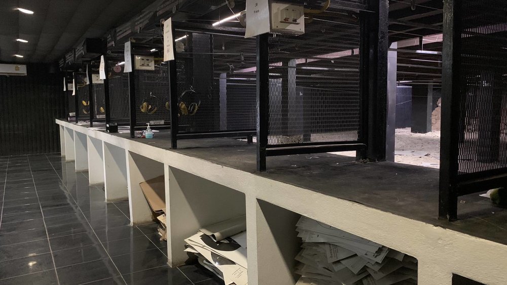 Individual shooting areas in a shooting range