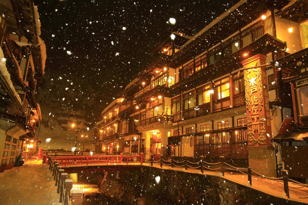 ginzan onsen in yamagata at night in winter