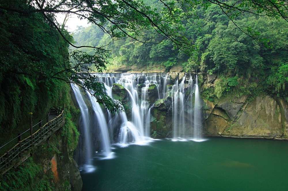 shifen waterfall