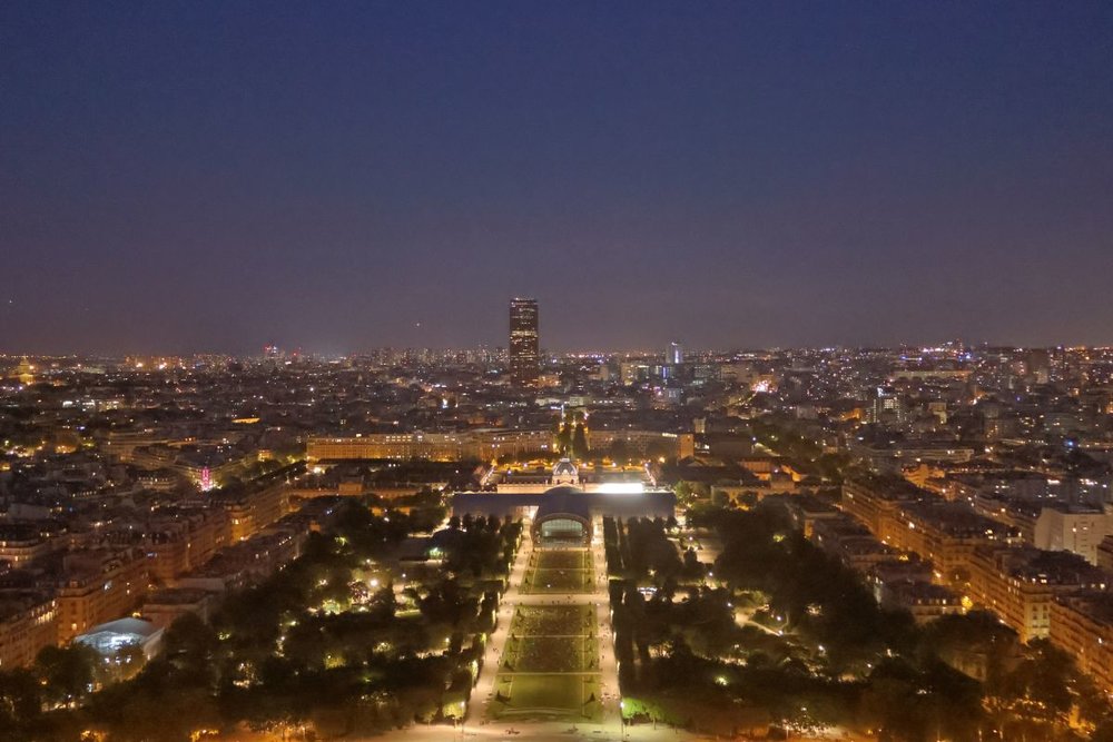 エッフェル塔ツアー　エッフェル塔遠景（夜）②