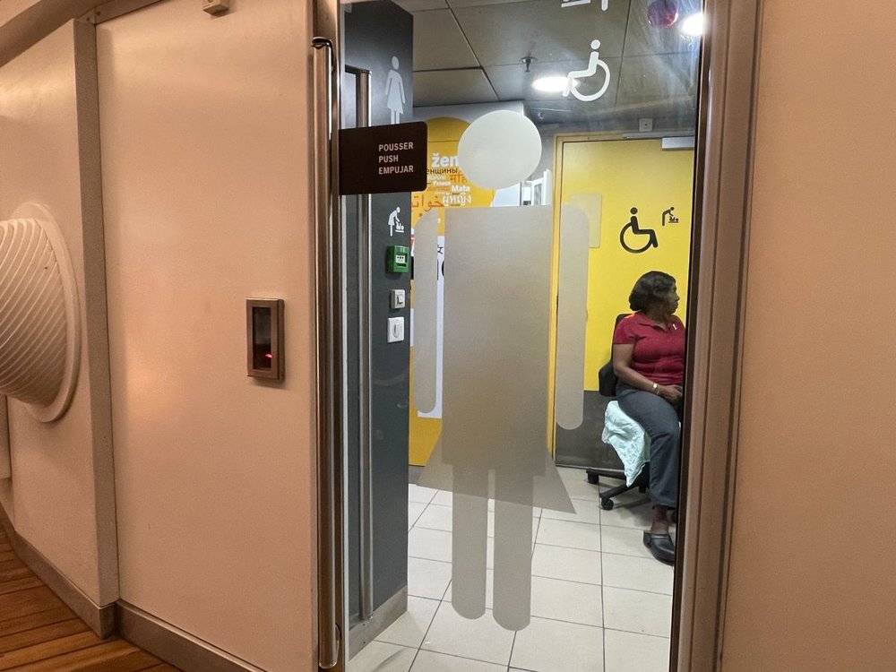 エッフェル塔ツアー　トイレ入口