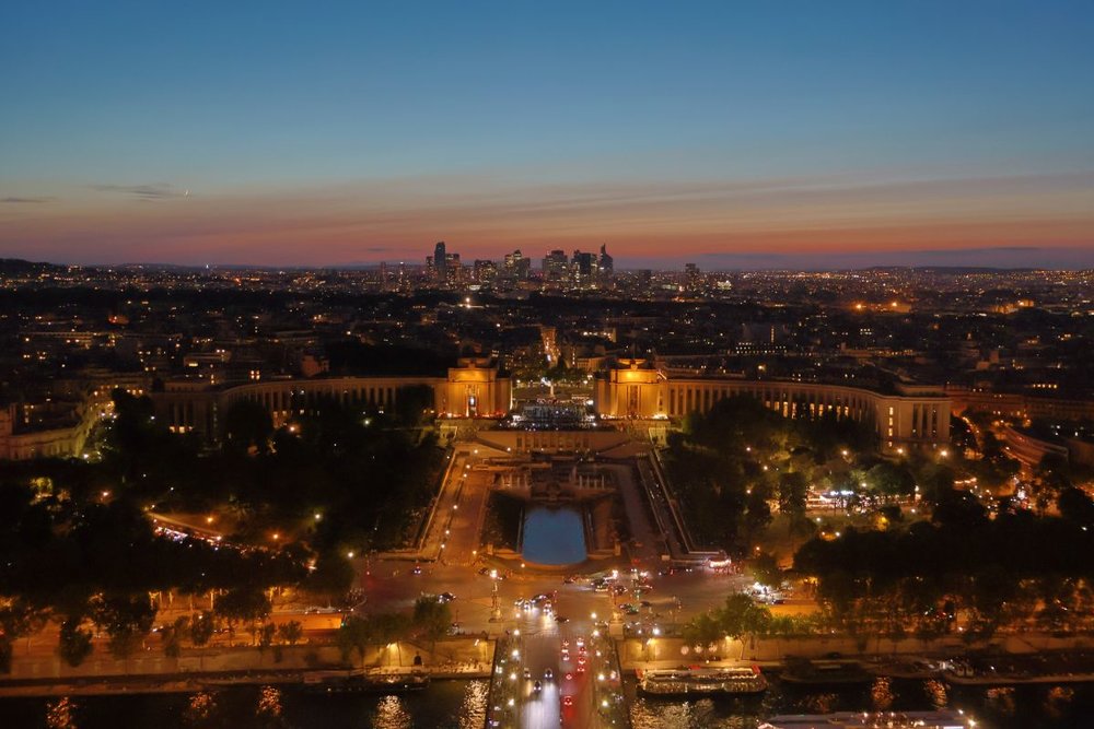 エッフェル塔ツアー　エッフェル塔の遠景（夜）③