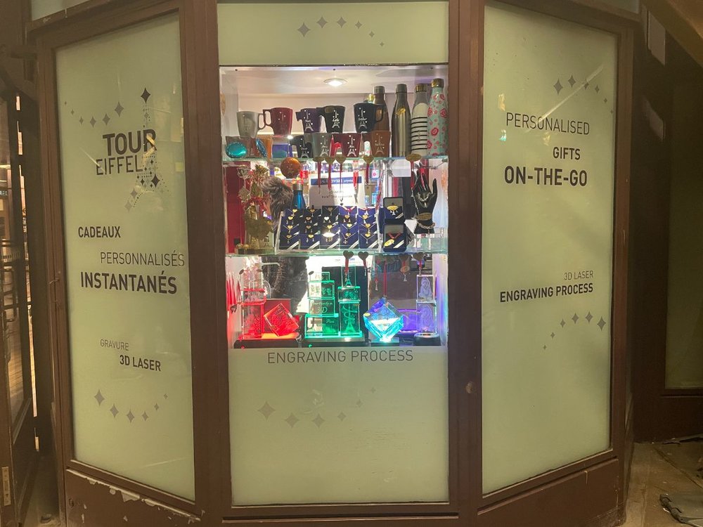 エッフェル塔ツアー　ショーウィンドウ