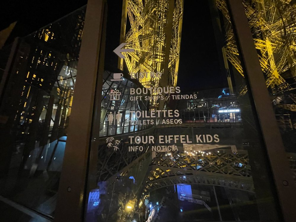 エッフェル塔ツアー　案内板③