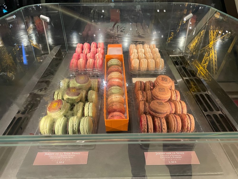 エッフェル塔ツアー　マカロン