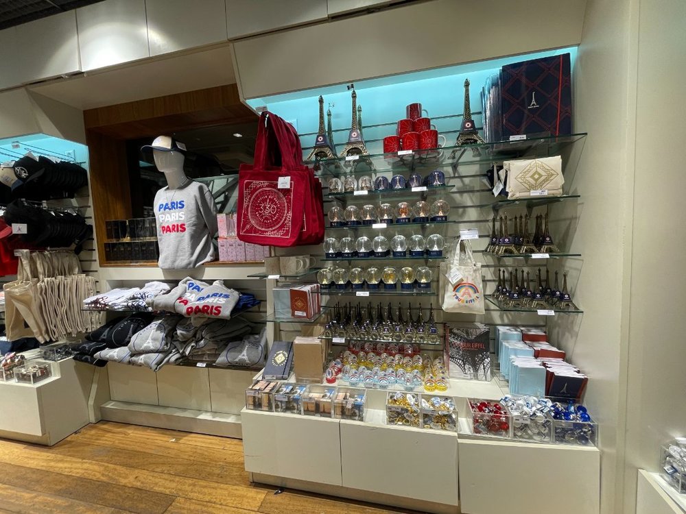 エッフェル塔ツアー　お土産ショップ
