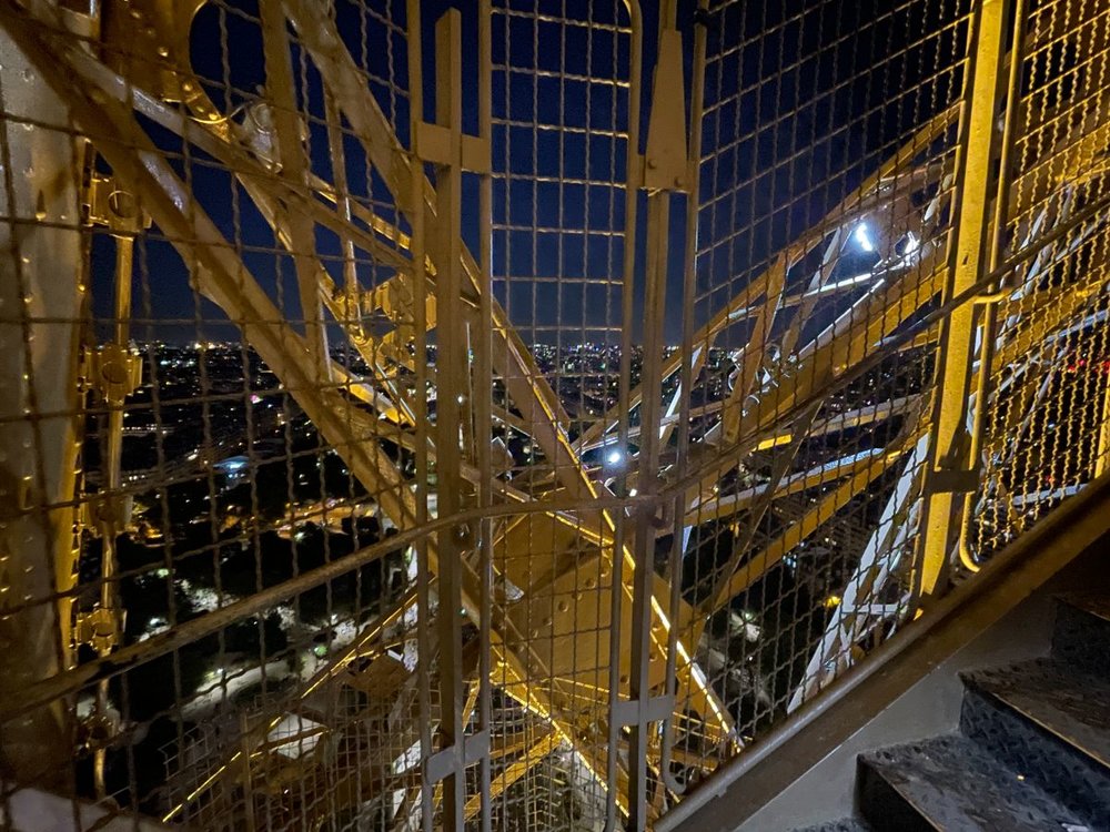 エッフェル塔ツアー　エッフェル塔上部