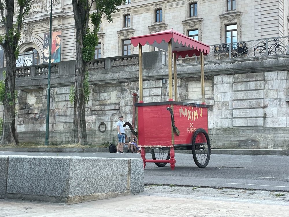 セーヌ川クルーズ ワゴン