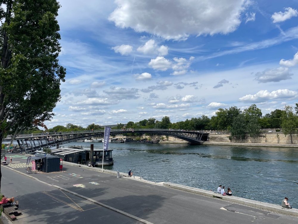 セーヌ川クルーズ レオポール・セダール・サンゴール橋