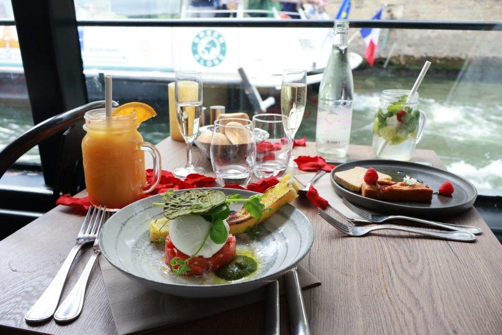 セーヌ川クルーズ レストランの料理②