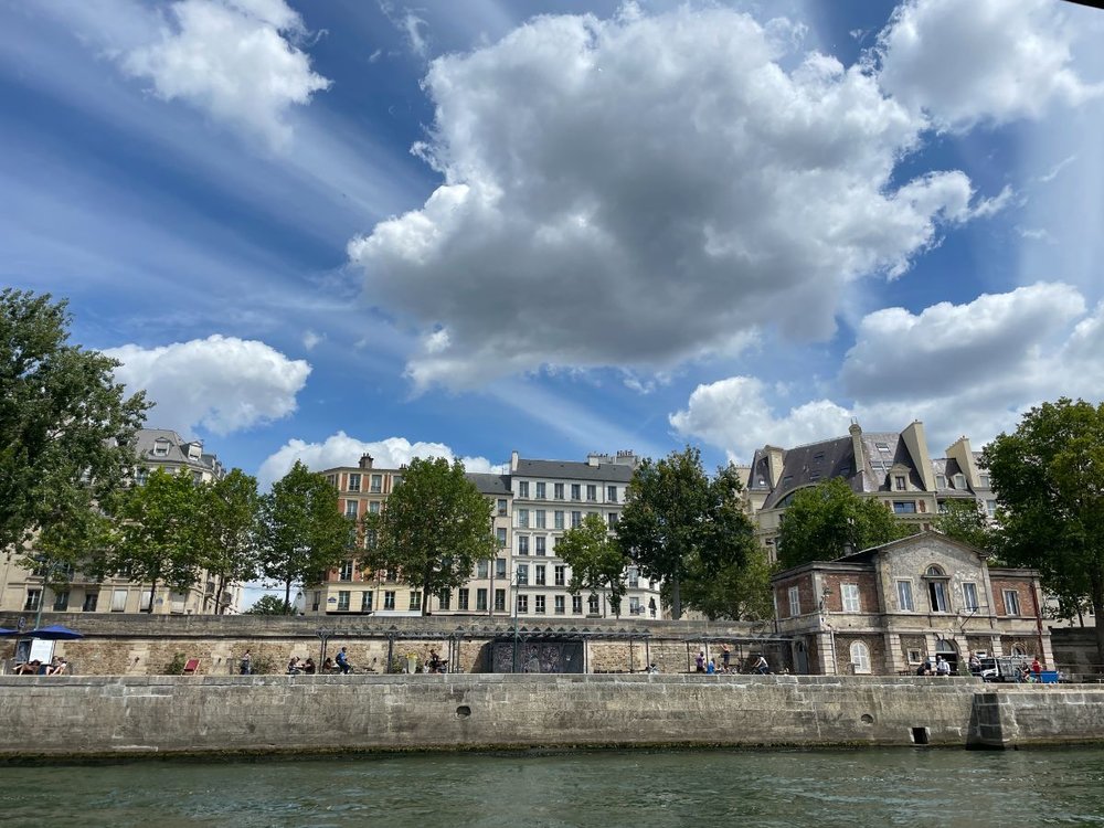 セーヌ川クルーズ 川沿いの街並み