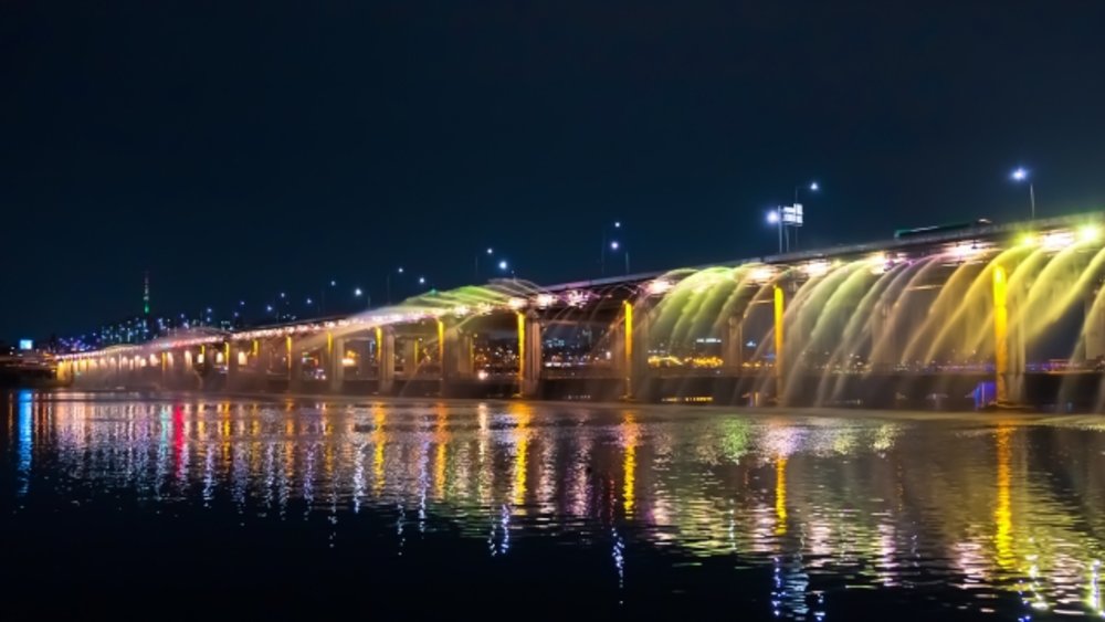 江南 月光レインボー噴水