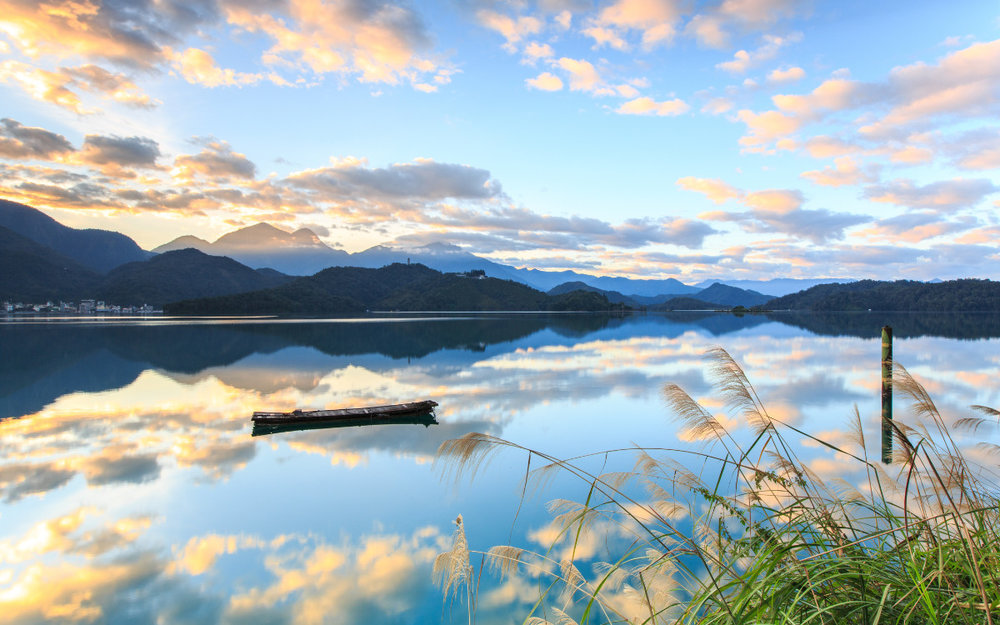 Trải Nghiệm Thuyền Điện, Ca Nô và Thuyền Đạp Vịt