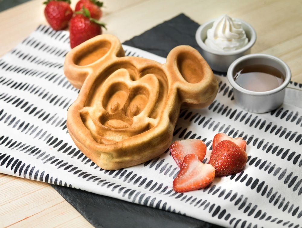 mickey waffle hong kong disneyland