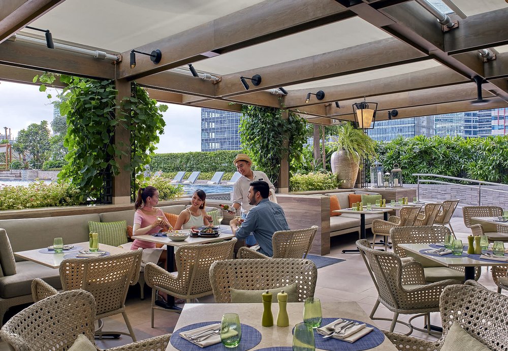 Al fresco restaurant in Shangri-la The Fort