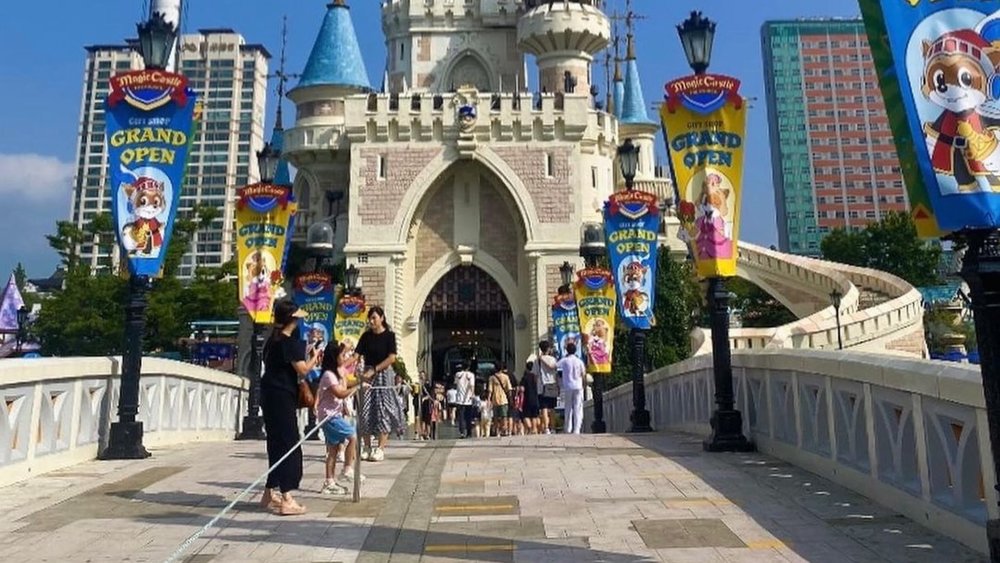 The line for entry might be a bit longer during the weekends, but it shouldn't take much time. Image credits to @clem_inkorea on Instagram