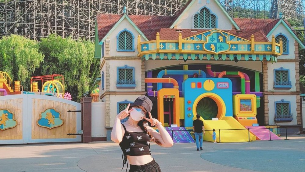 Imagine taking a picture with a vibrant backdrop. Image credits to @kiimberlly.j on Instagram