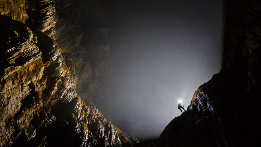 Chinh Phục “Bức Tường Việt Nam”