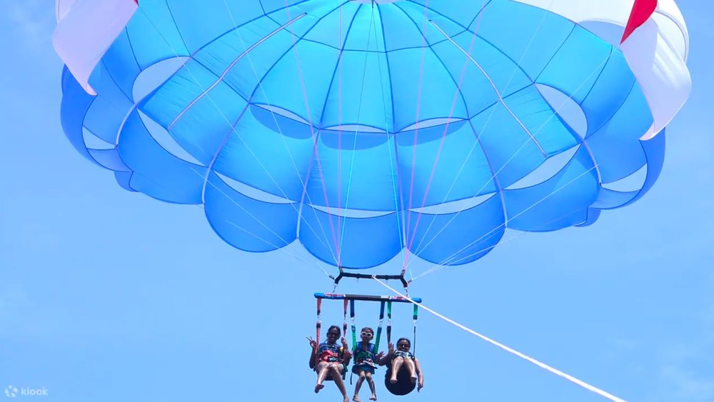 Parasailing in Boracay
