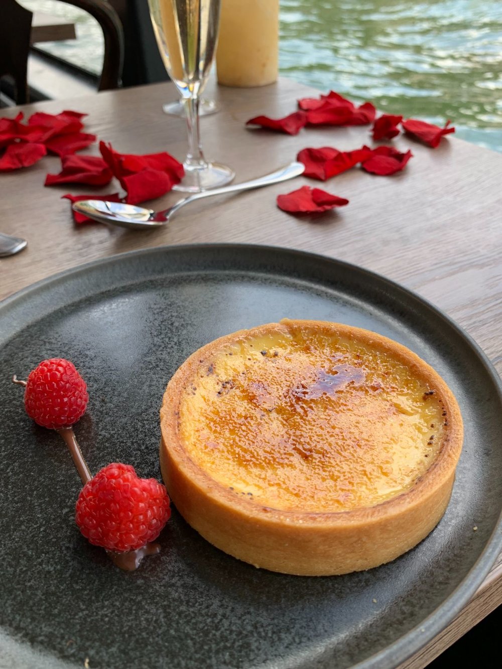 セーヌ川クルーズ デザート クレームブリュレ