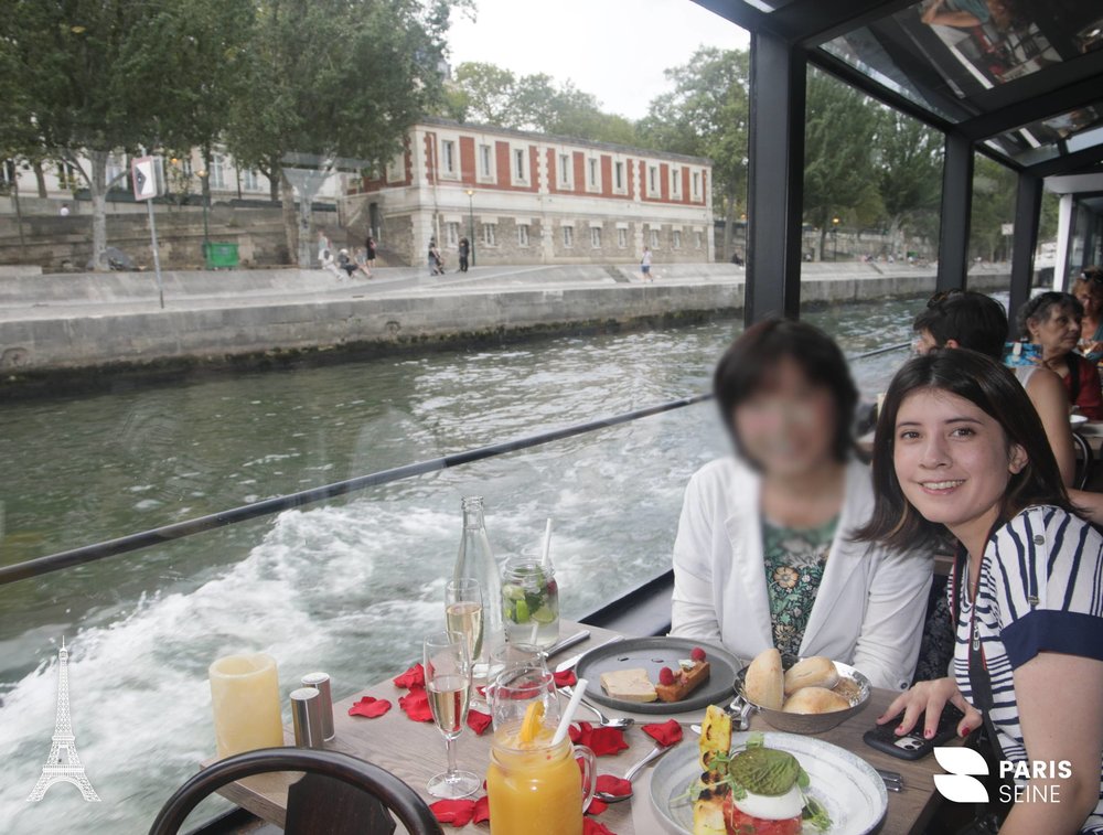 セーヌ川 プロの撮影 記念写真