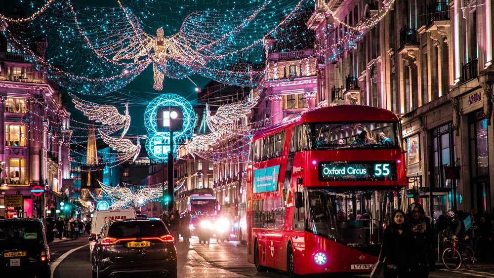 Angels we have heard on high—spotted along Regent Street! Credits to @jamie_davis on Unsplash