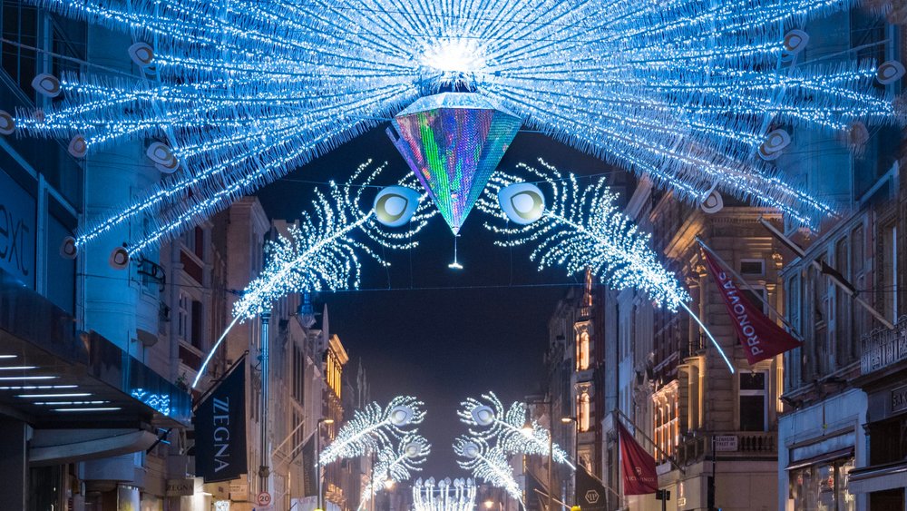 The festive season shines brightly along Oxford Street! Credits to @markh6004 on Unsplash